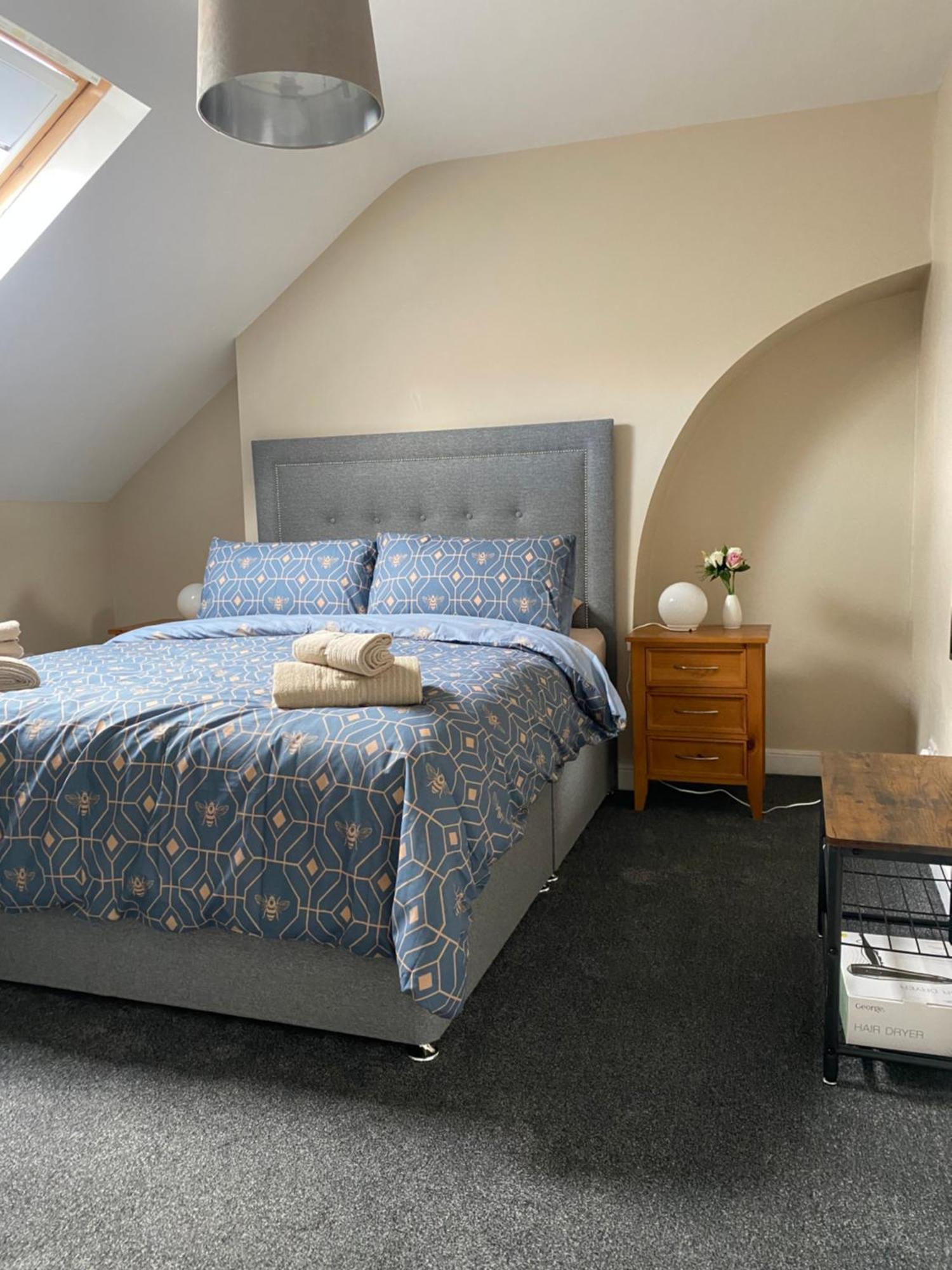 Roskeen Townhouse Belfast Bagian luar foto