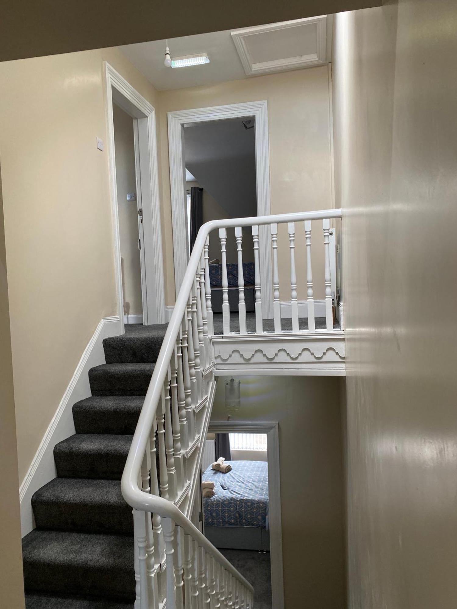 Roskeen Townhouse Belfast Bagian luar foto