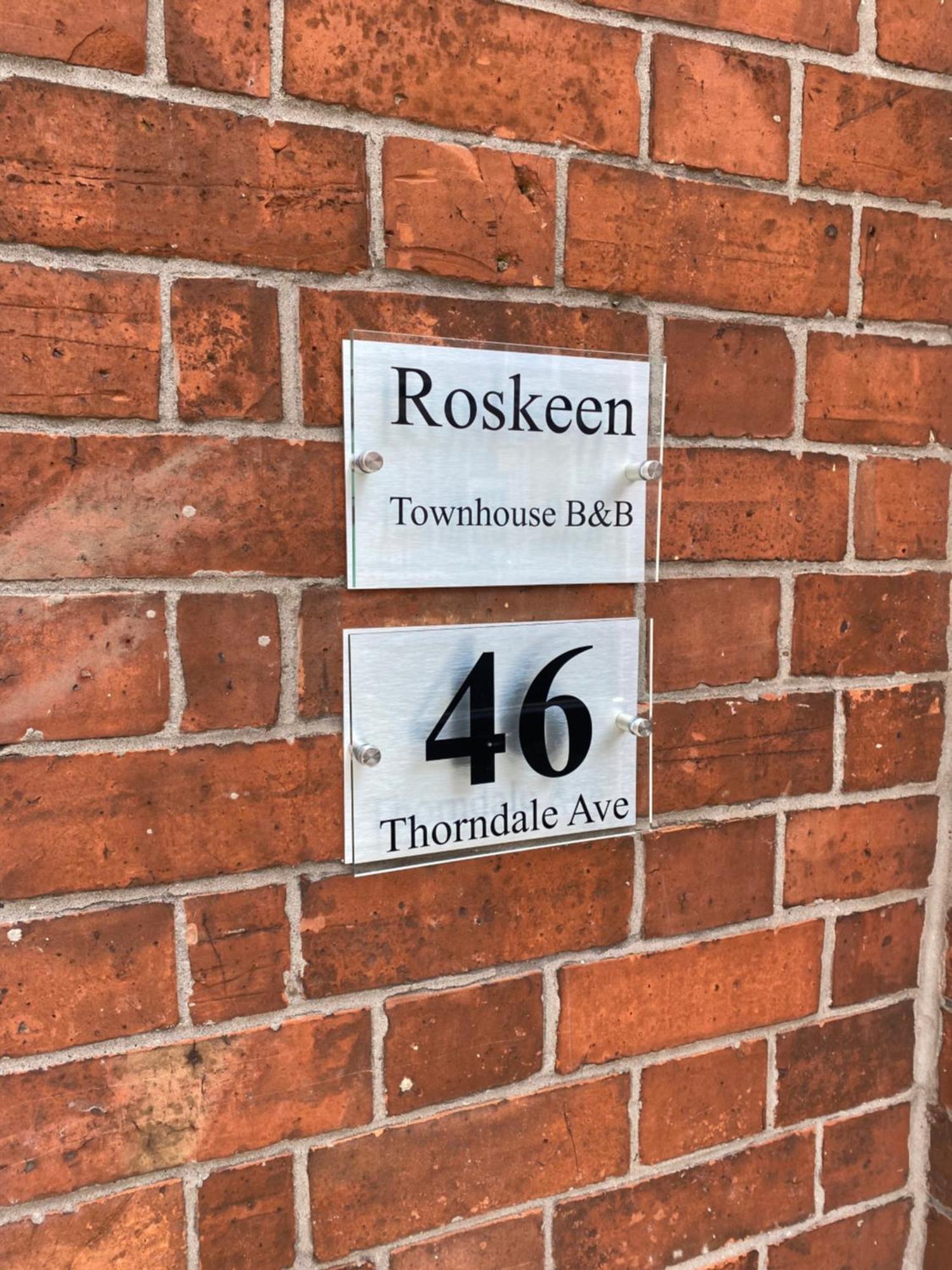 Roskeen Townhouse Belfast Bagian luar foto