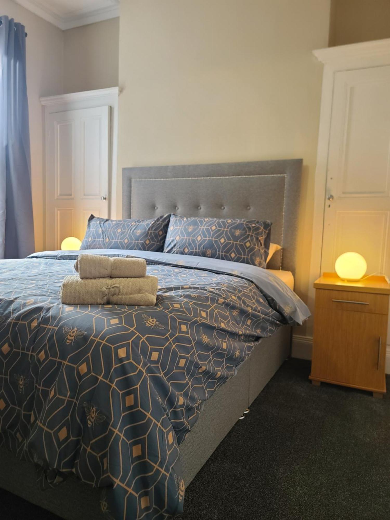 Roskeen Townhouse Belfast Bagian luar foto